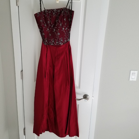kiki prom dresses Still looking for a prom dress? KiKi's has you covered  Shop the many  styles we still have available or you can shop from our many $99 dresses!  30 styles available. Check